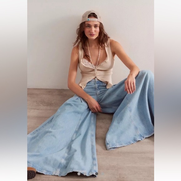 Free People Pandora Wide Leg Jeans We The Free Pleated Front Pocket LightIndigo - Picture 3 of 16
